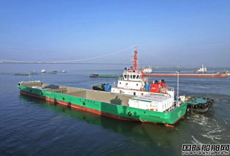  镇江船厂交付国内首艘120TEU纯电动内河集装箱船,