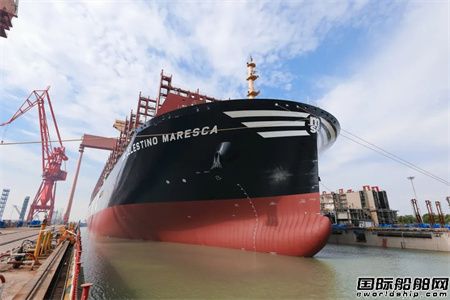  沪东中华为地中海航运建造第2艘24100TEU集装箱船出坞,