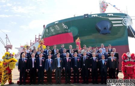  新扬子造船为中谷海运建造首艘4600TEU集装箱船命名交付,