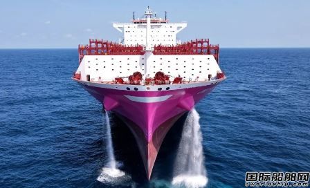 扬子江船业交付SEASPAN首制15000TEU集装箱船,