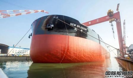  大船集团为招商轮船建造30万吨VLCC出坞,