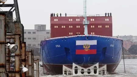 俄罗斯“乌拉尔”号核动力破冰船开始海试