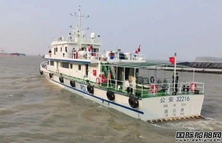 同方江新建造300吨级公安海防执法船启航离厂