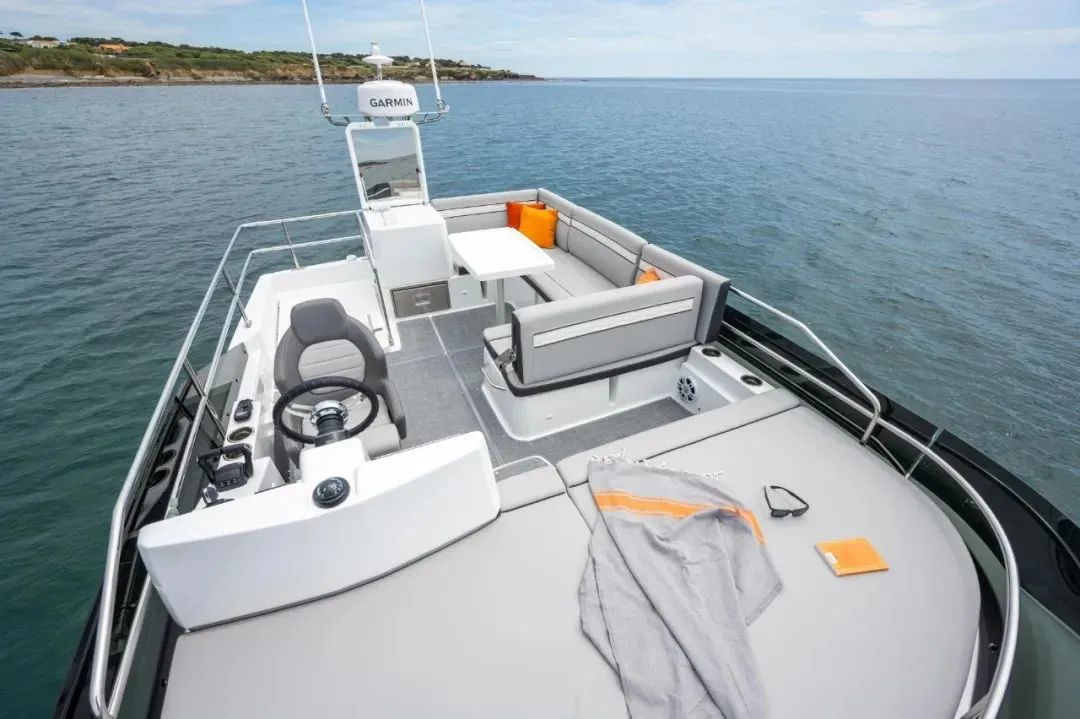 亚诺MERRY FISHER 1295FLY游艇，新旗舰带来极致纯粹的舒适体验