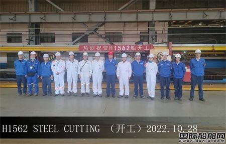 外高桥造船为Seaspan建造两艘7000TEU集装箱船开工