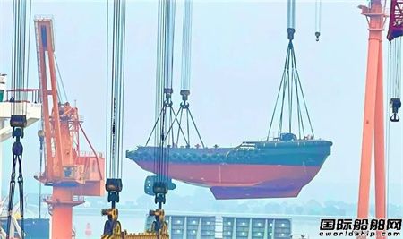黄埔文冲为苏伊士运河管理局建造75吨拖轮6号船下水