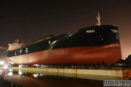 江南造船建造国内首艘4万方液化石油气船下水,