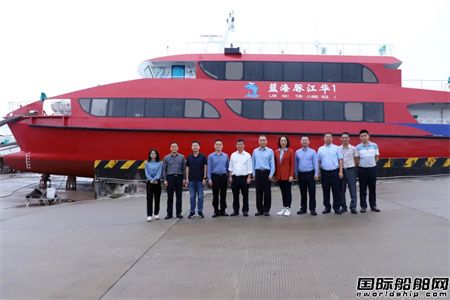  江龙船艇建造全铝合金高速客船“蓝海豚江华1”下水,