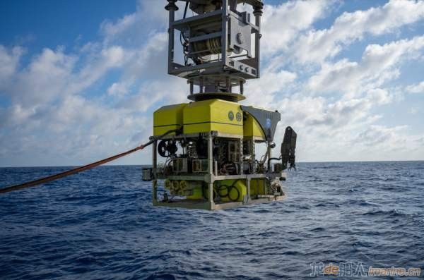 [综合]“探索二号”科考船携深海浮游式作业平台完成海试
