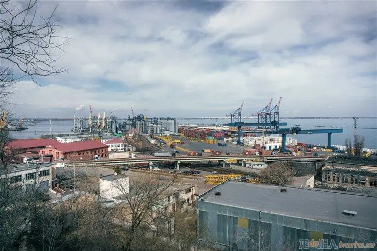 [综合]乌克兰基础设施部：7艘货船驶离乌南部港口,