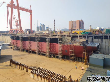  青岛造船厂2艘500TEU级集装箱船完成主船体合拢,