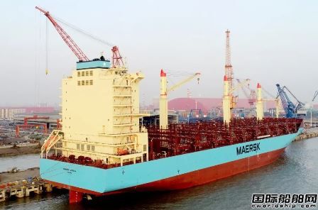  新扬子造船为LEPTA建造首制3500TEU集装箱船交付离厂,