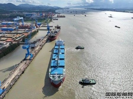  江门南洋船舶两艘40000吨散货船一船交付一船开工,