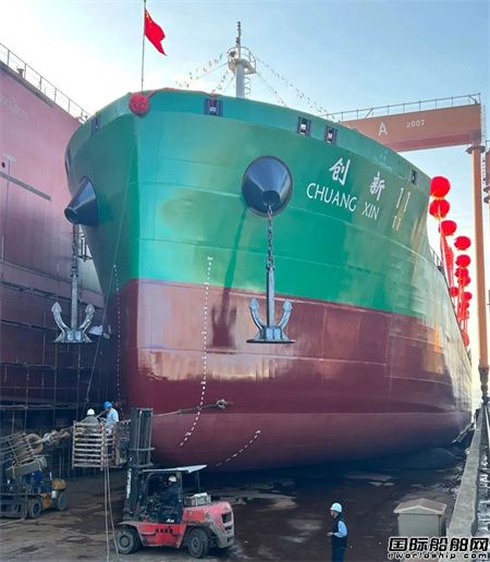 国内首艘LNG柴油双燃料双规范沿海散货船下水