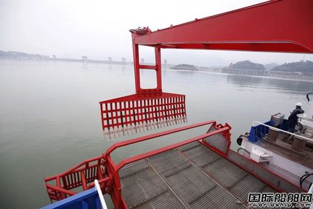我国自主设计建造世界最大清漂船交付使用,