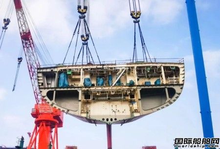 舟山中远海运重工首制63600吨散货船实现重要节点,
