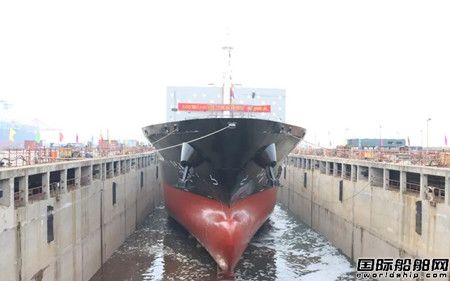  青岛造船厂建造汉亚直达500TEU集装箱船“华航汉亚5”号下水,