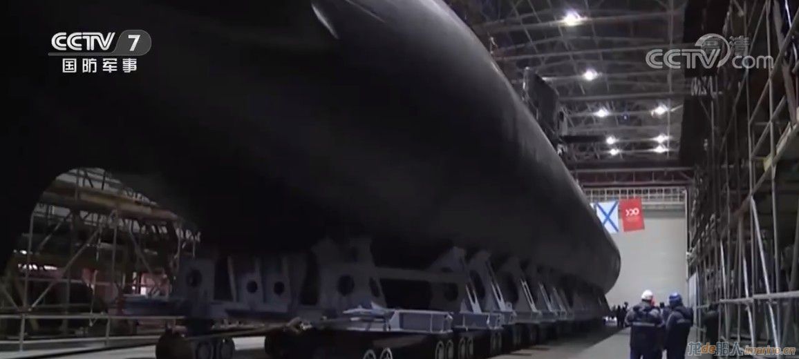 [军品]俄罗斯新型柴电潜艇“大卢基”号下水,