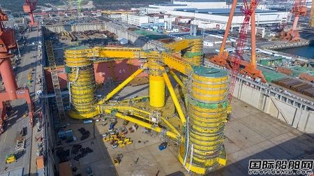 海油工程完成我国首个深远海浮式风电平台浮体总装