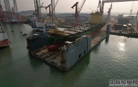 黄埔文冲1900TEU集装箱船2号船进入码头施工新阶段