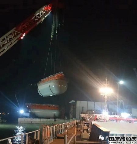 扬州金陵交付为5500方LPG船配套2台LPG储罐并吊装入舱