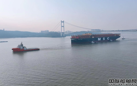  全球最大！扬子鑫福建造24346TEU集装箱船出海试航,