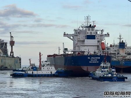 一船交付两船出坞！扬州中远海运重工连续完成多项节点
