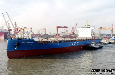  新扬子造船交付海丰国际1800TEU集装箱船 “海丰顺德”轮,