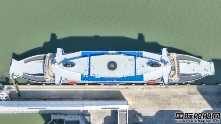  广船国际建造全球首艘大容量电池混动双头豪华客滚船启航,