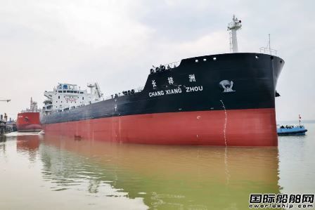 武昌造船为招商南油建造24000吨原油船2号船交付离厂,