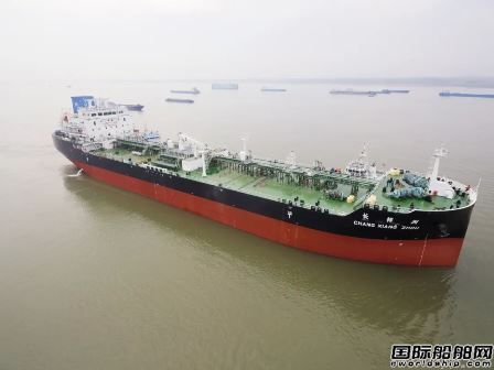 武昌造船为招商南油建造24000吨原油船2号船交付离厂,