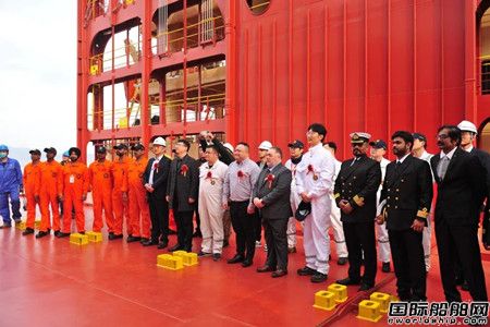  再创新纪录！扬子江船业建造史上最大集装箱船命名交付,