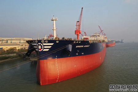  扬州中远海运重工同日交付两型绿色船舶,