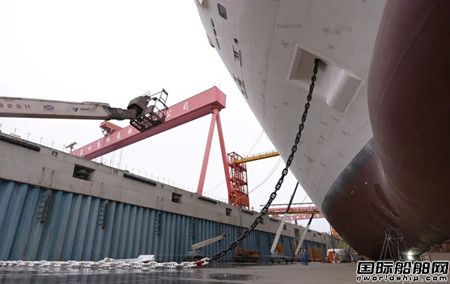  外高桥造船首制大型邮轮完成锚链安装及弃链试验,