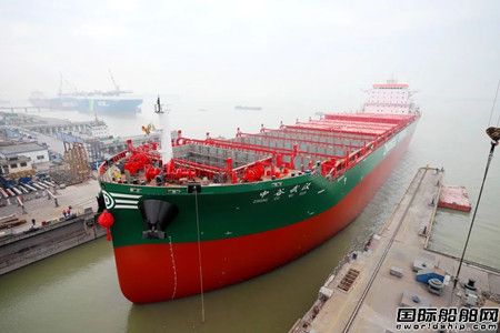 南京金陵为中谷物流建造第3艘4600TEU集装箱船出坞