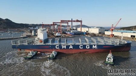青岛造船厂首制5900TEU集装箱船试航凯旋