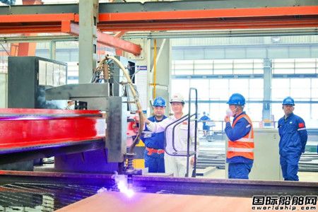 武昌造船为CA Shipping建造1100TEU集装箱船4号船开工,