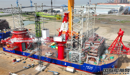 振华重工为中交海峰风电建造三艘海上施工船舶同日下水,