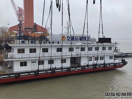 芜湖造船厂交付一艘40m趸船