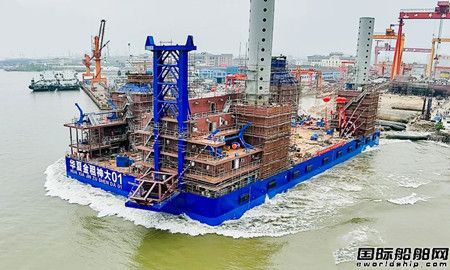  武汉船机总包华夏金租1200吨风电安装平台下水,