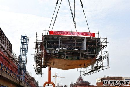 镇江船厂建造3088kW全回转拖轮顺利搭载