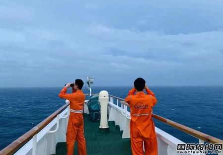  中远海运两艘船全力搜救印度洋遇险中国籍远洋渔船,