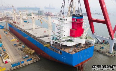 大连中远海运重工4艘68000吨多用途纸浆船完成建造节点,