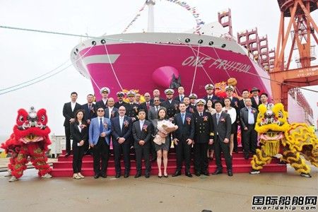  新扬子造船交付SEASPAN第3艘15000TEU集装箱船,