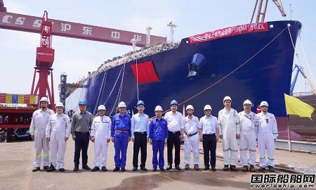 沪东中华中远海运中石油国事项目4号船顺利出坞