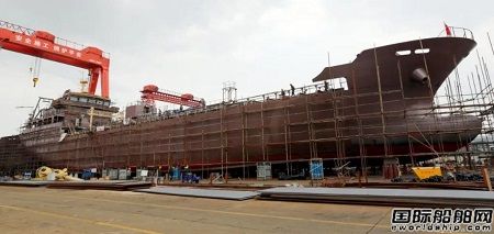 海东造船厂2艘3400吨不锈钢化学品船艏柱合拢