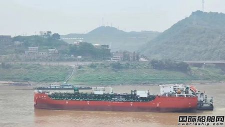 川船重工建造13800吨不锈钢化学品船首制船完成海试