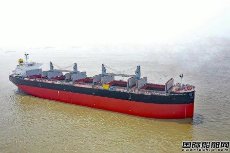  南通中远海运川崎交付SAKAE一艘64000吨散货船,