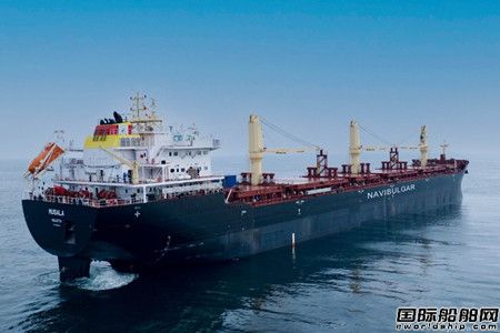  扬子三井交付NAVIBULGAR首艘31800吨大湖型散货船,