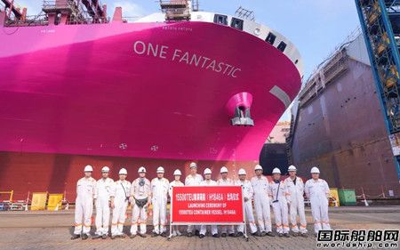 双龙入海！沪东中华同日完成两船出坞两船起浮